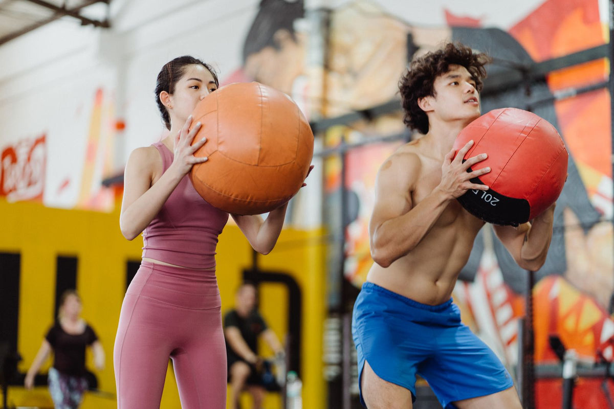 People training with medicine balls